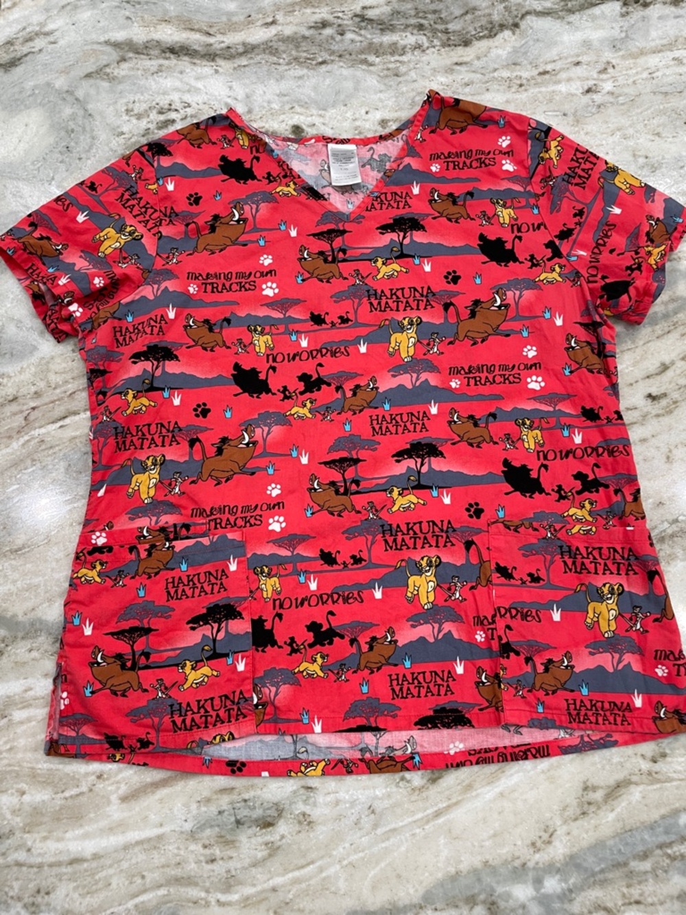 Disney Lion King Scrub Top - Hakuna Matata Print Size Large